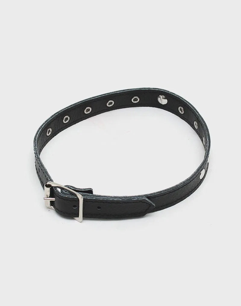 Halsband 1.5 cm. breed, versierd met studs