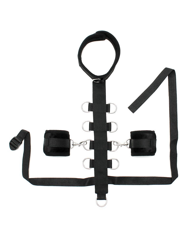 COLLAR WITH CUFFS