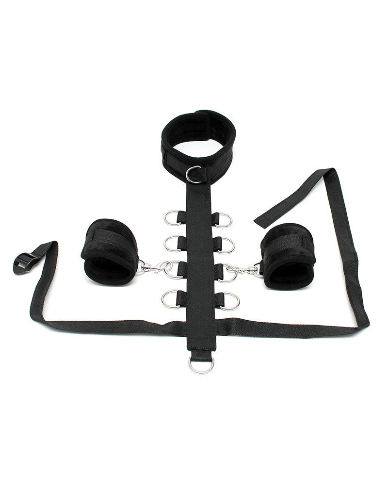 COLLAR WITH CUFFS