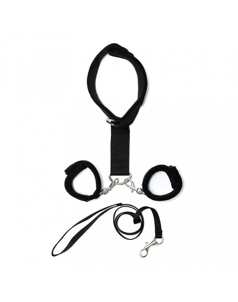 SOFT BONDAGE HALSBAND MET HANDBOEIEN